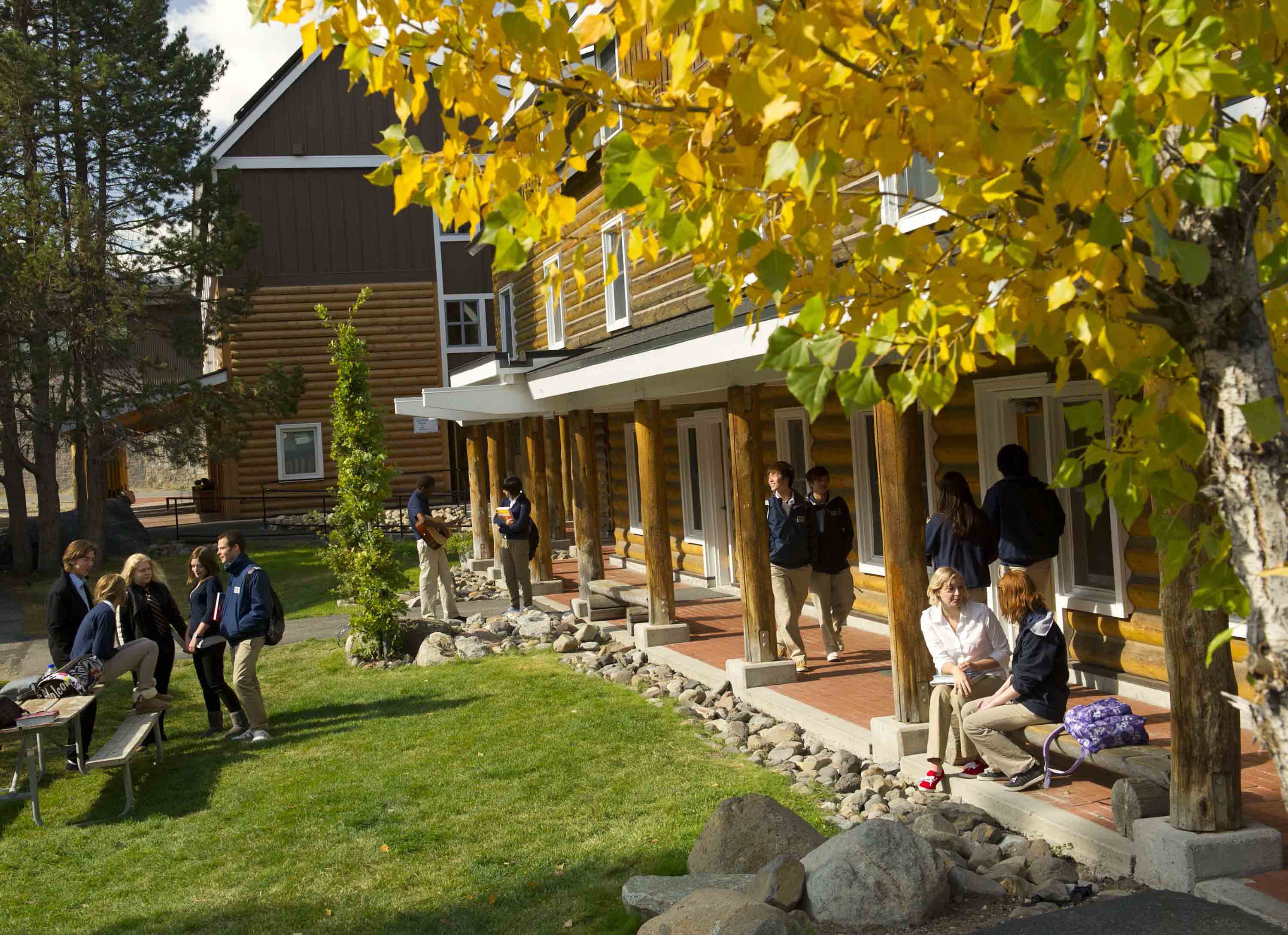 Học Bổng Trường Trung Học Squaw Valley Academy - California, USA