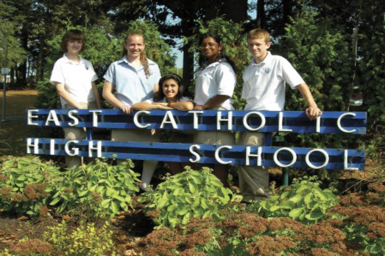 Học Bổng Trung Học Mỹ - Trường Trung Học East Catholic High School, Connecticut, USA