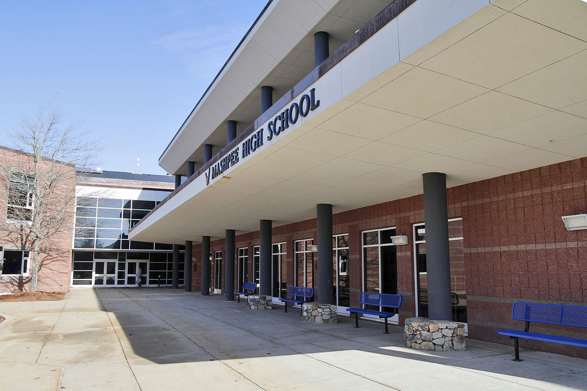 Trường Trung Học Công Lập Mashpee High School - Massachusetts, USA