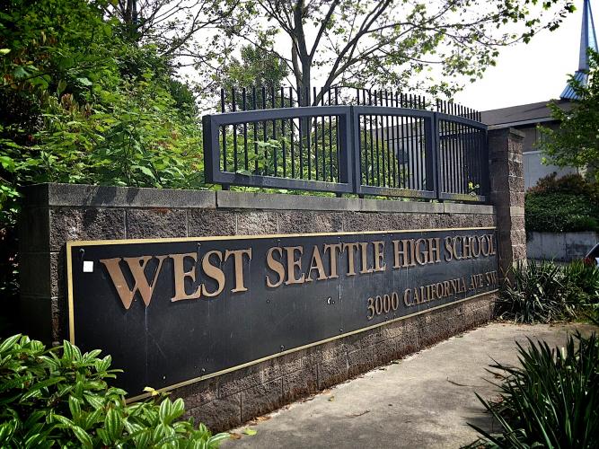 Trường Trung Học Công Lập West Seattle District - Washington - USA