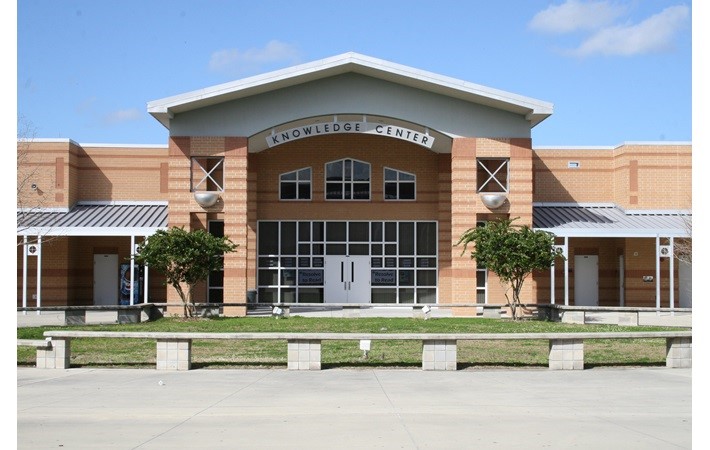 Massachusetts - Trường Trung Học Ngoại Trú  Pope Francis High School - USA