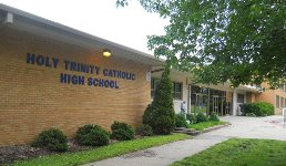 Iowa - Trường Trung Học Ngoại Trú Holy Trinity Catholic School - USA