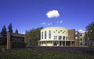 California - Trường Trung Học Ngoại Trú Moreau Catholic High School - USA