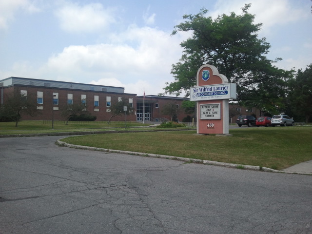 Trường Trung Học Sir Wilfrid Laurier Secondary School - London, Ontario, Canada
